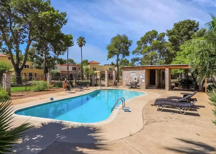 Pet Friendly Getaway With 2 Pools *