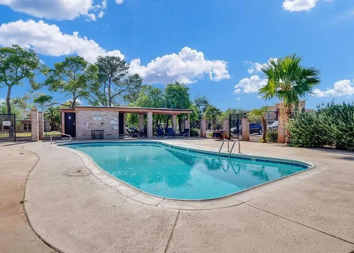Pet Friendly Getaway With 2 Pools *